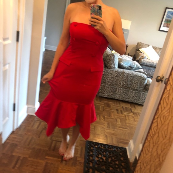 Chrissy Teigen Revolve collaboration dress 👗 - Picture 4 of 8
